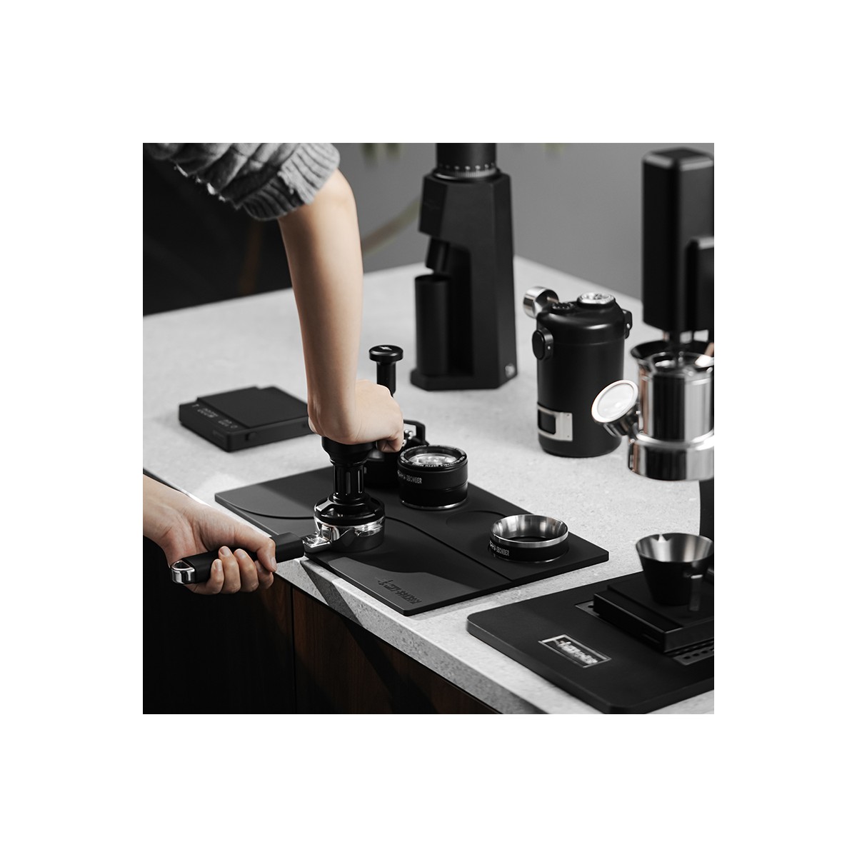YU Series-Tamping Base - Black
