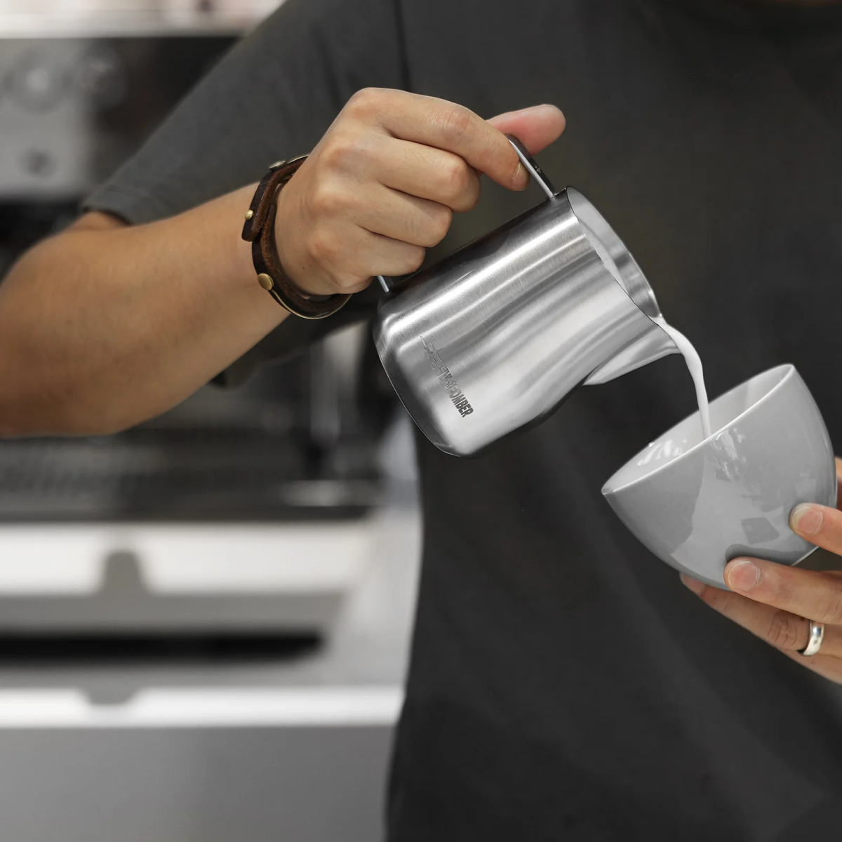 Turbo Milk Pitcher Glossy Grey