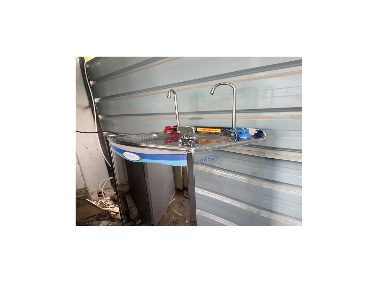 Keeping Construction Crews Hydrated: Hot & Cold Floorstanding Water Cooler