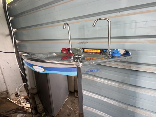 Keeping Construction Crews Hydrated: Hot & Cold Floorstanding Water Cooler